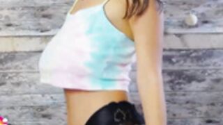 Skyv dancing sexy