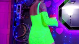 Malunaa - Stripping In Circles