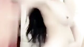 asiatica baila desnuda