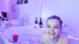 amy_haris private show bathroom