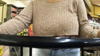 Perridotspalmtree public store walk 2