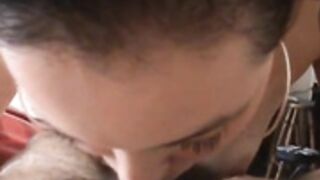 Chilena lo chupa con hielo en la boca