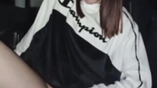 italian instagram model show pussy to a stranger