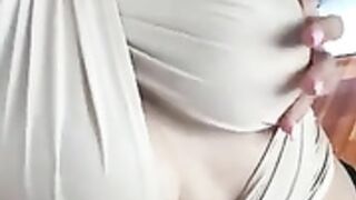 SoyNeiva rebotando sus tetas por OnlyFans