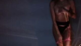 bitter_moon bailando... Creo xD