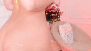 Sweety_rinushka_ jugando con hielo