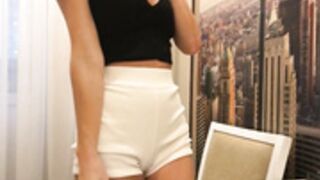 P4elka chats and removes bra