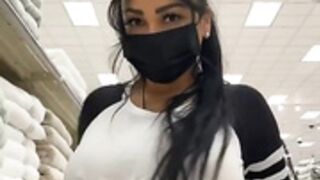 Brittanya - Public squirt