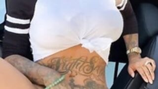 Brittanya - Public squirt