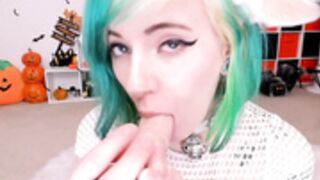 Princes Mao hot dildo sucking