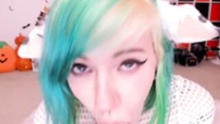 Princes Mao hot dildo sucking