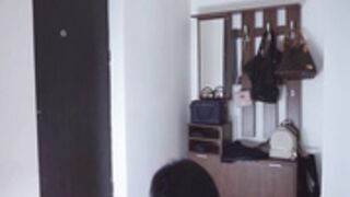 Abre desnuda al repartidor