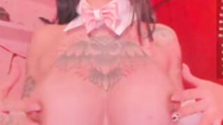 Dinaoneg Cosplay show boobs