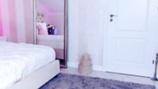 Maya_Di  2021-11-02 works her cunt really well great fi