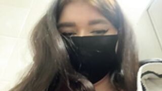 LadyDimitrescu public toilet show