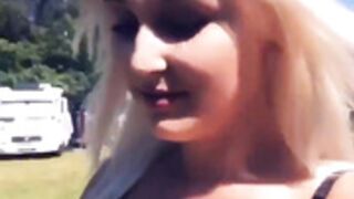 Kajsa Gustafsson guppar sina feta pattar