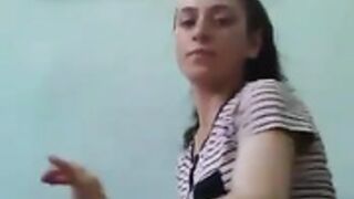 masturbate yapan azgın arab kadın don çıkartıyor