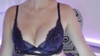 GingerMFC - Oily boobs and play with her nipples