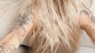 Vicky aisha Shake her ass