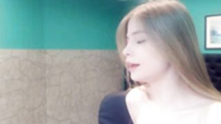 LeiaVelvet funny naked 1