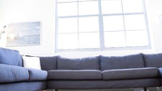 _Gina Valentina jugando al Fifa con su vecino