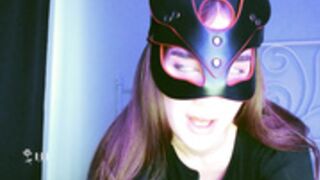 Iam_Jasmine peels her Catwoman fur for some Godliness