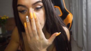 sakurra69 Masturbates In Her Chair