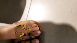 bellelouise - Pussy Fingering in Washroom Naked