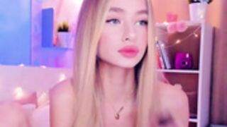 devil_anngel topless and hairbra, but load of nip slips