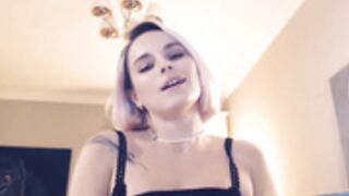 EMMA_U2 topless tease 29/11/21