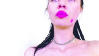 yours_alice smashed her fading beauty w/ Huge Lips omg