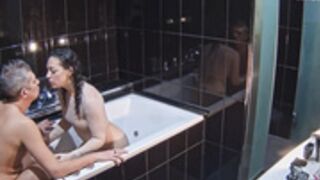 Fiora sex in bathtub