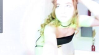 zoe_0  looks like a good gurl, but a sporadic lecher