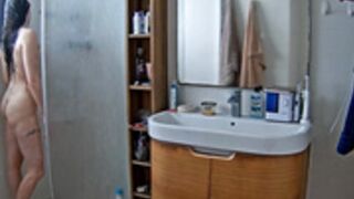 Daniela and Nana have a sexy shower together