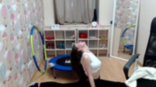 Singflower - HulaHoop girl doing splits