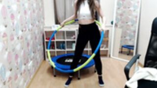 Singflower - HulaHoop girl doing splits