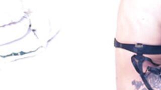 dreamana looks great while being a living CB legend