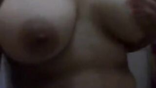 La rocio se juega las tetas