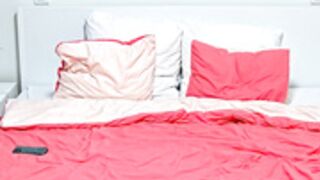 Leora orgasm toybate in bedroom