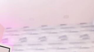 Mia_will waxes her pussy