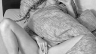 reallifecam kitty masturbates