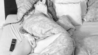 reallifecam kitty masturbates