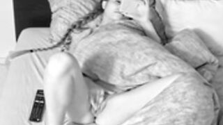 reallifecam kitty masturbates