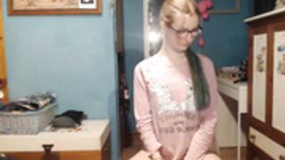 sweetie_kiitty performs from her childhood bedroom