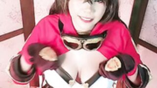 Amber Cosplays Genshin Impact,