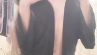 Kylie Cupcake opens robe