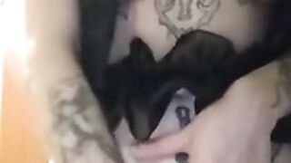 e-girl masturbandose