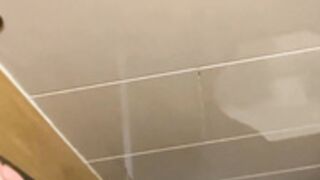 [TS] Suki TRANS Shopping Mall Pissing And Cumshot