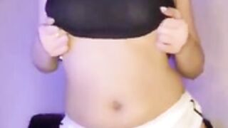 Namigonewild shows her pussy