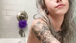 Platinum Blonde in the Tub body show